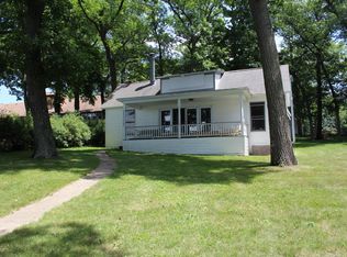 2401 S Shore Dr, Delavan, WI 53115