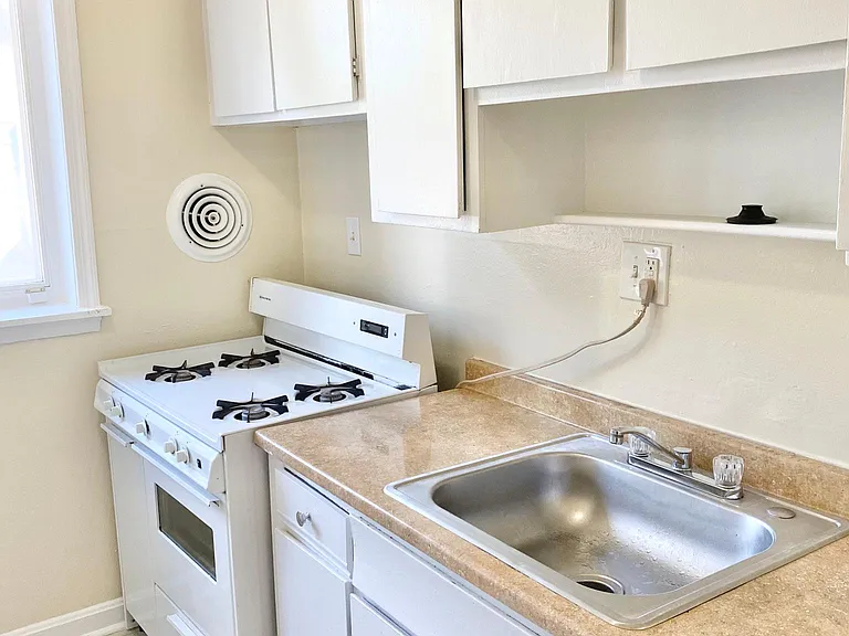3322 12th St SE #103 — Photo 5