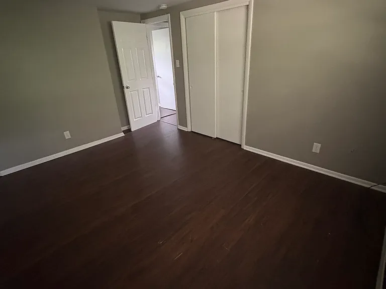 847 Riverside Dr — Photo 16