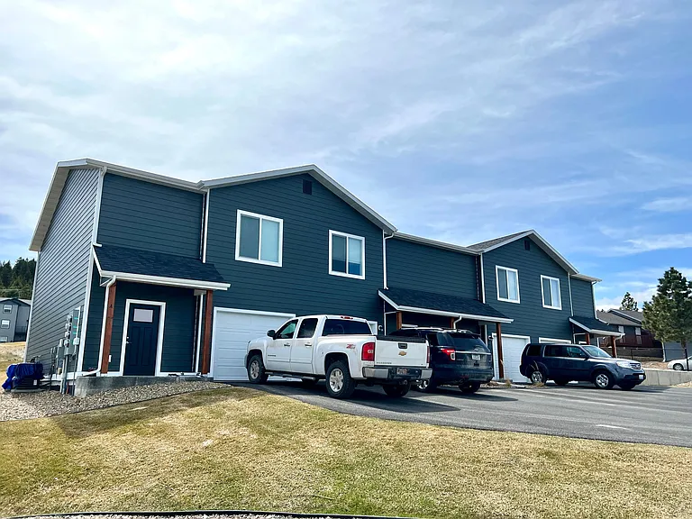 3267 Cabernet Dr — Photo 2