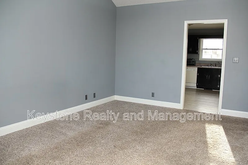 3 bed, 1.5 bath, 980 sqft, $1,195 — Photo 4