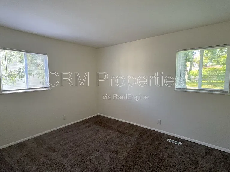 8501 Athens Ct — Photo 10