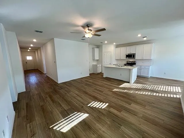 1124 Flameleaf Dr — Photo 3