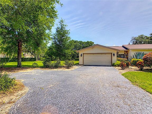 3rd image of 22 Canterbury Dr
