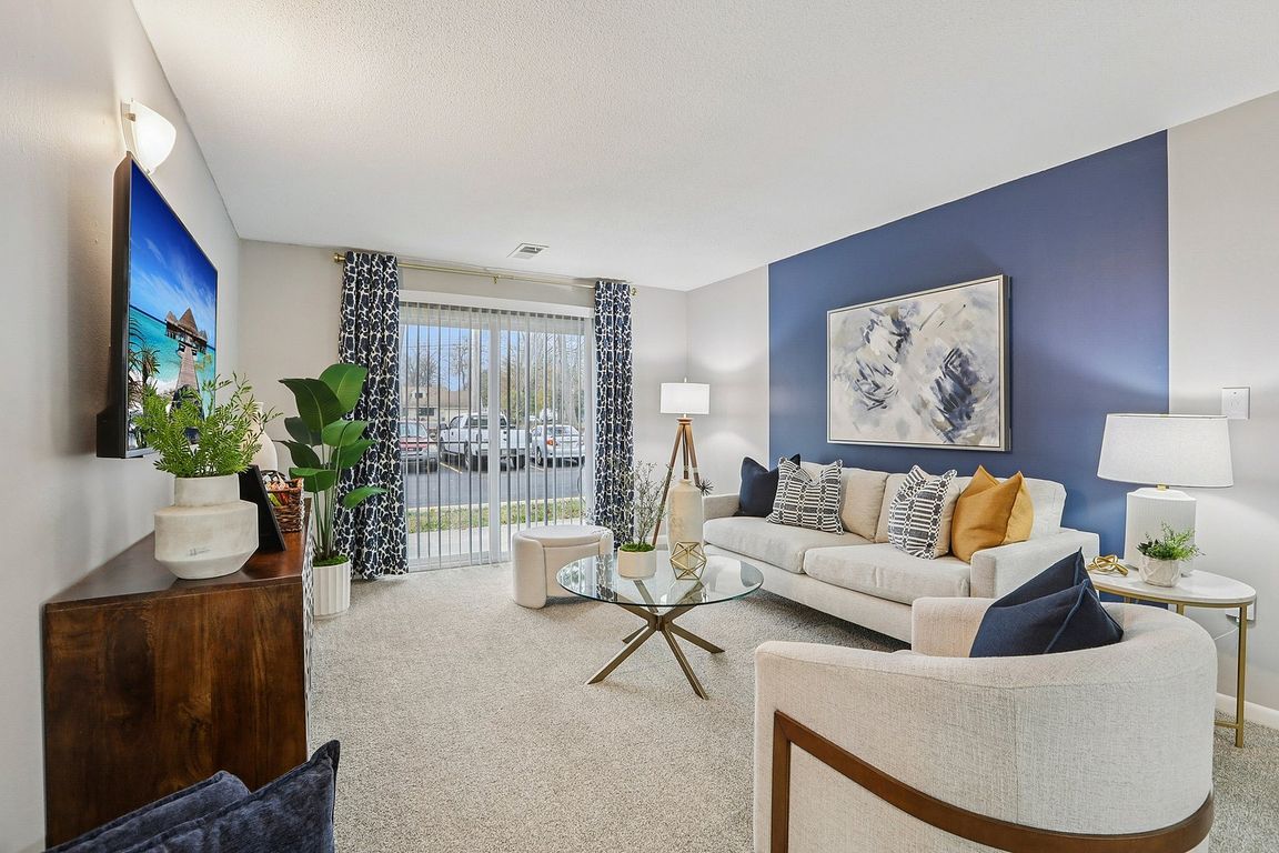 5-web-or-mls-N Michigan Rd 6a-S2211-005