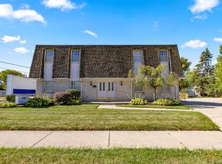 30401 Utica Rd, Roseville, MI 48066