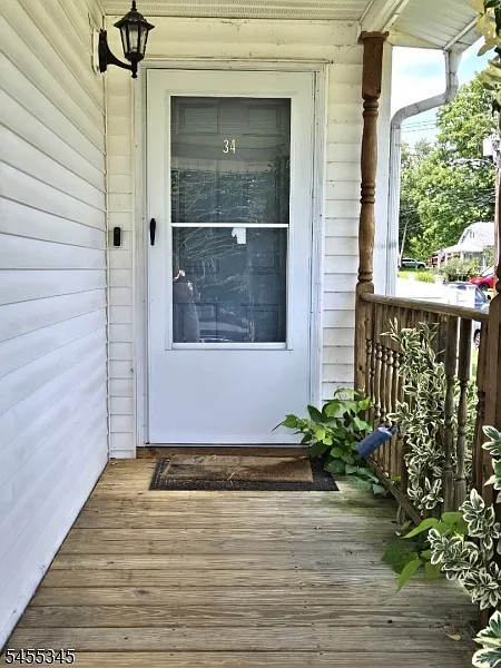 4 bed, 1.5 bath, $2,800 — Photo 2