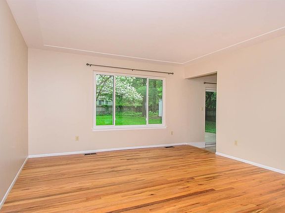 4th image of 334 Senate Ave