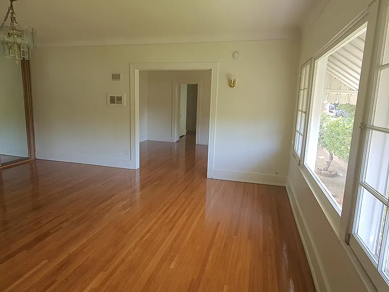324 S Coronado St — Photo 15