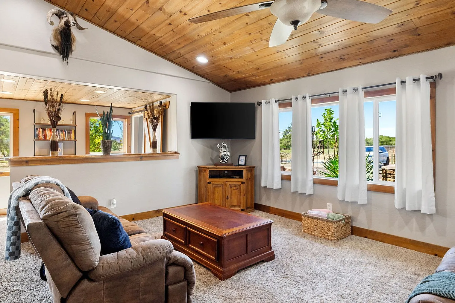 3 bed, 2.5 bath, 1797 sqft, $6,508 — Photo 4