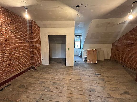 4th image of 1005 Chestnut St