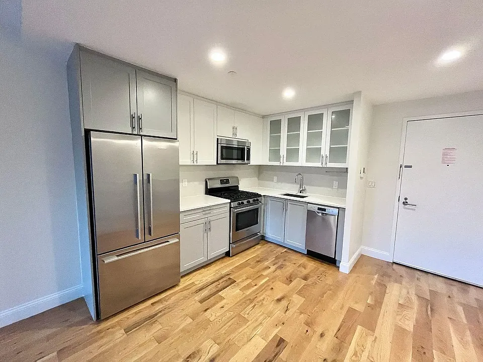 490 Myrtle Ave #2M