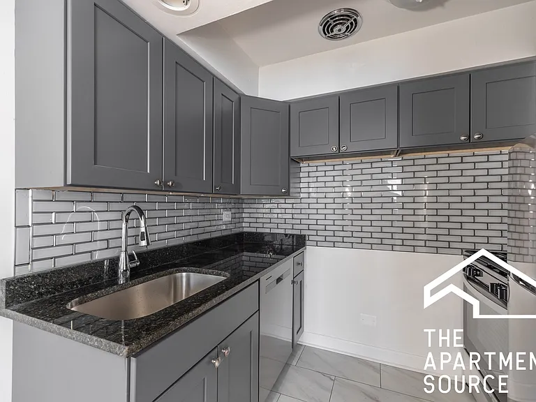6830 N Sheridan Rd #254 — Photo 1