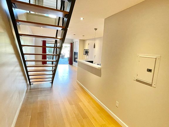 5th image of 1720 Clay St APT 6
