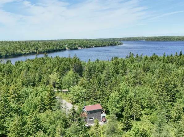 114 Caseys Trl S, Yarmouth, NS B5A 5L2