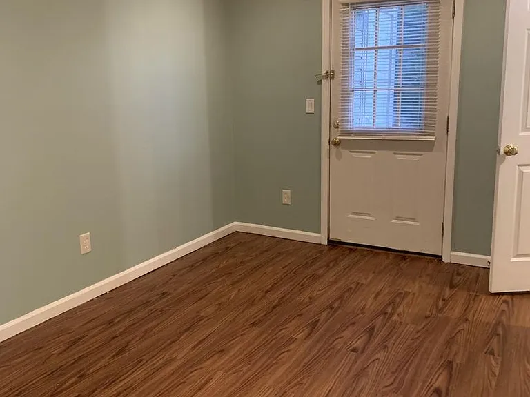 1100 Horsemans Ln — Photo 5