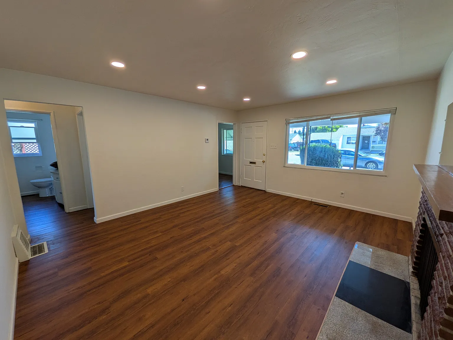 3 bed, 1142 sqft, $3,500 — Photo 3