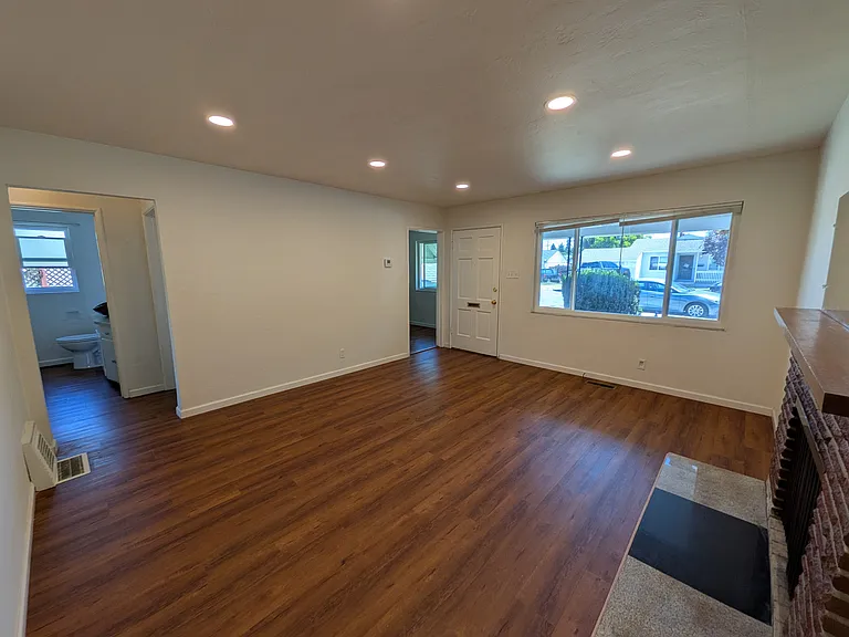 550 Harmony Dr — Photo 3