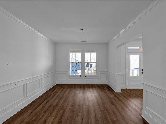 3rd image of 205 Spyglass Ln