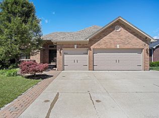 55105 Englewood Dr, Macomb, MI 48042