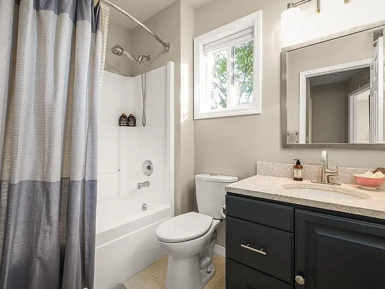 648 Denver St — Photo 17