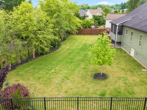 8890 Skybrook Dr, Ooltewah, TN 37363