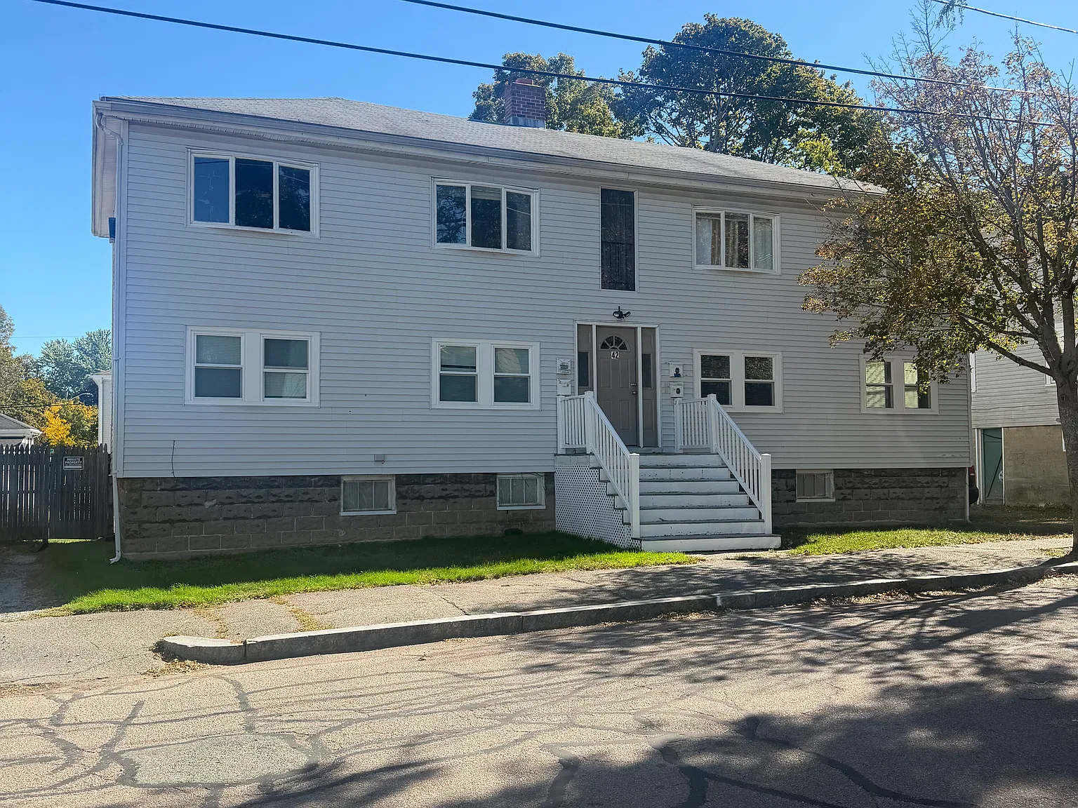 2 bed, 650 sqft, $2,100 — Photo 1