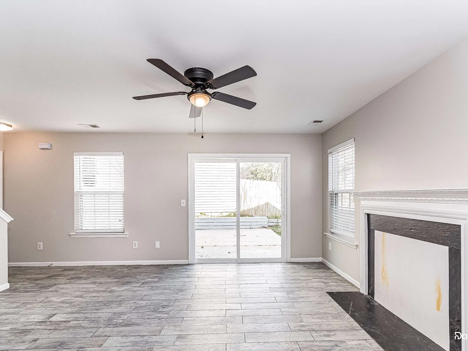 3 bed, 2.5 bath, 1360 sqft, $1,830 — Photo 3