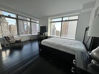 Rented by R New York