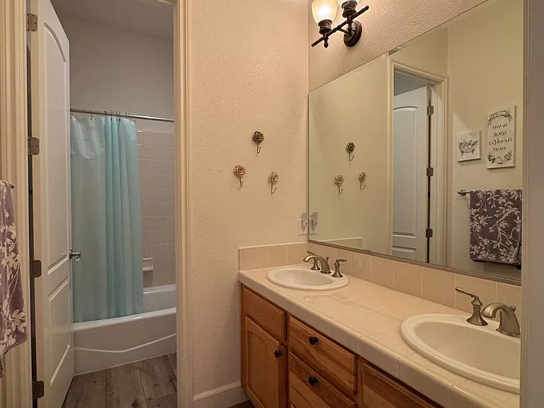 3111 Esmerelda Dr — Photo 32