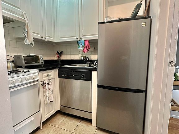 4th image of 503 E 73rd St APT 3C