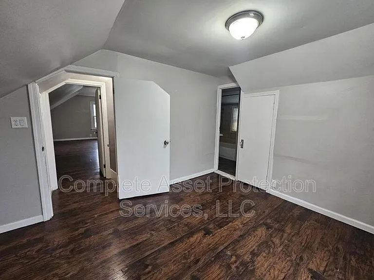 7209 Catherine St — Photo 18