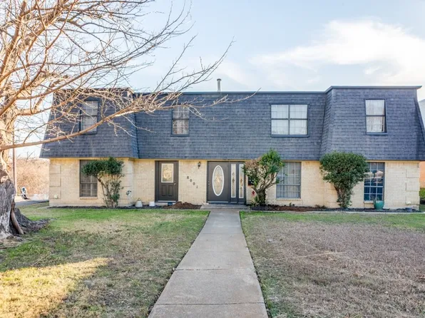 8001 Carrick St, Benbrook, TX 76116