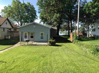 1042 N Shore Dr, Moline, IL 61265