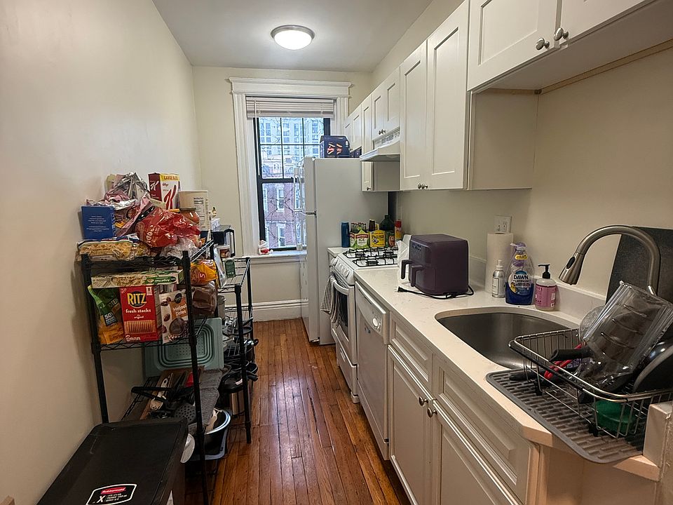 2nd image of 71 Westland Ave #15