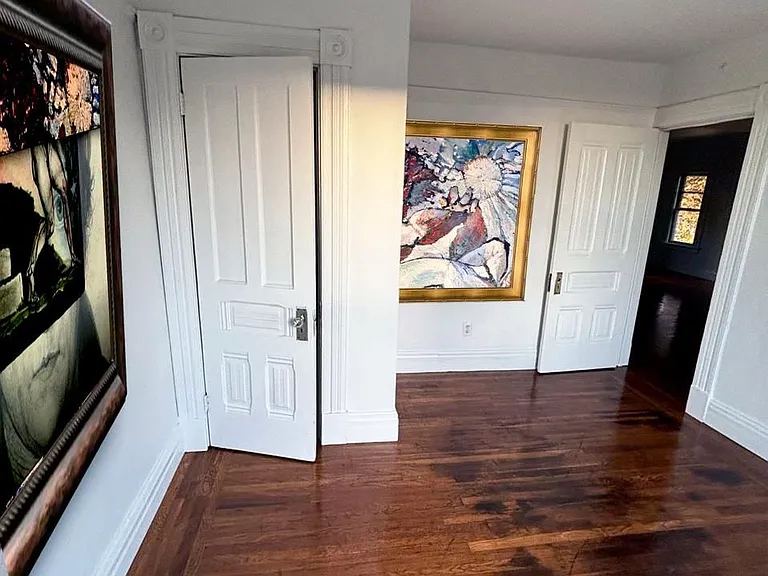 708 York St — Photo 5