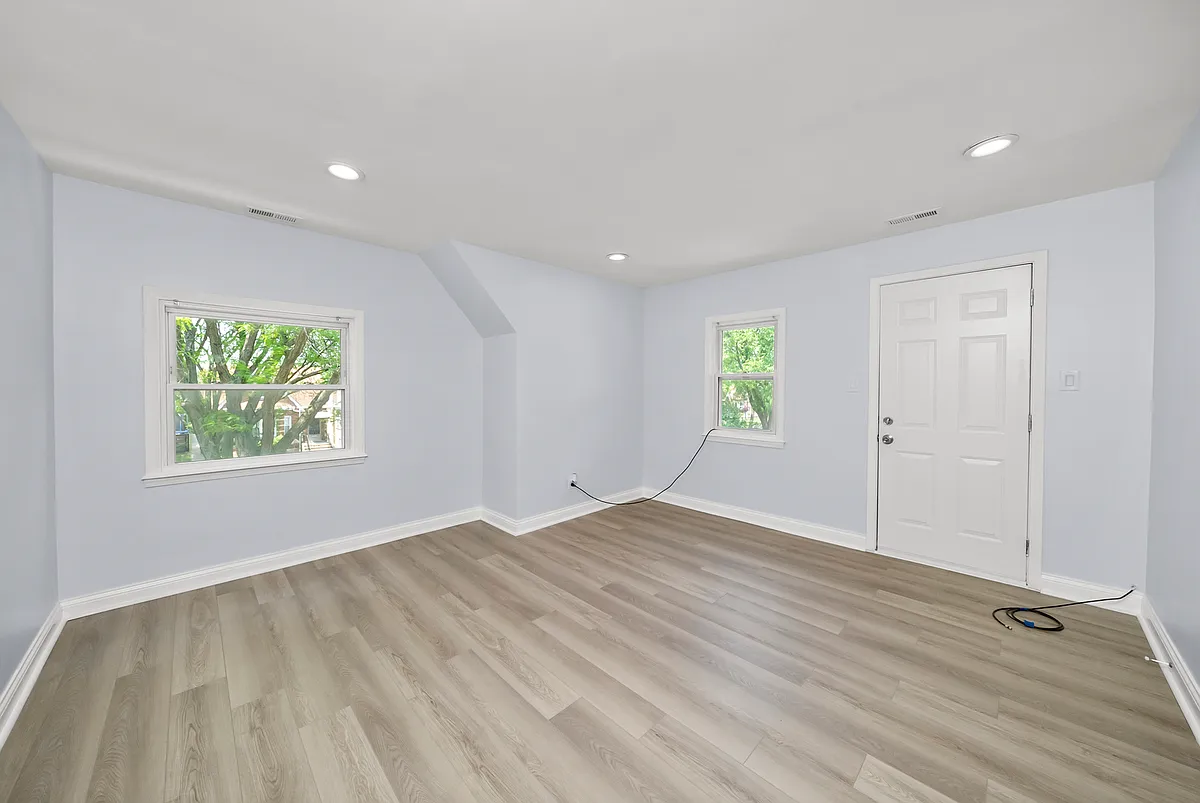 Building Photo - 3055 N Nordica Ave #2