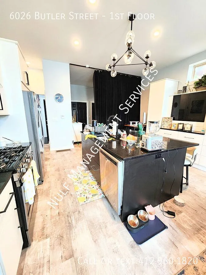 Building Photo - 6026 Butler St #1