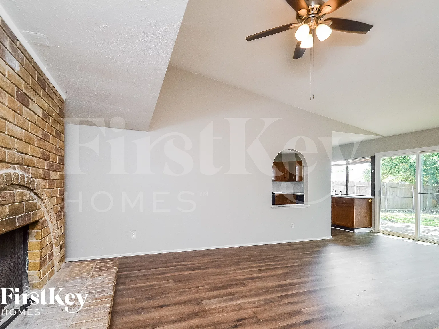 3 bed, 2.0 bath, 1416 sqft, $2,375 — Photo 4