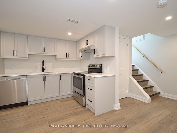 2nd image of 139 Queen St #Basement