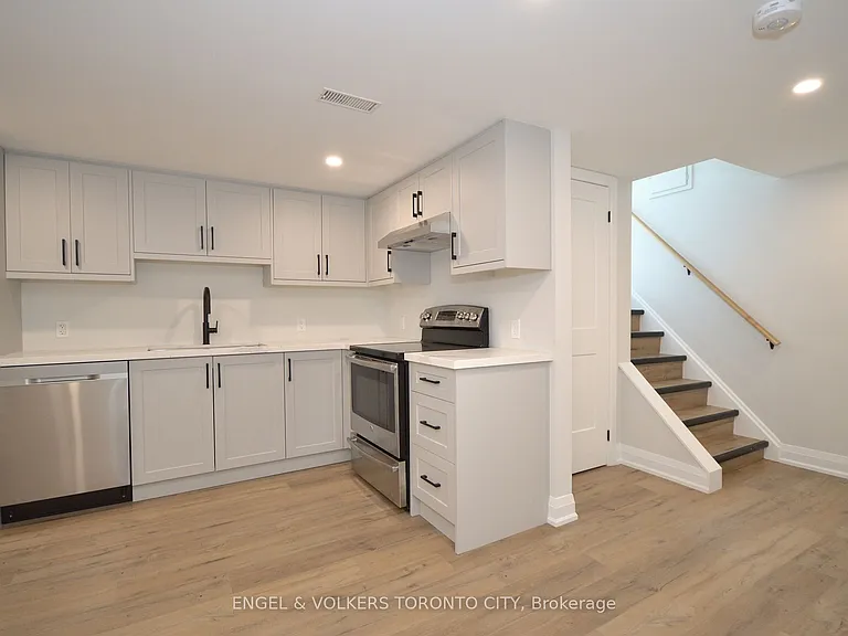 139 Queen St #BASEMENT — Photo 2