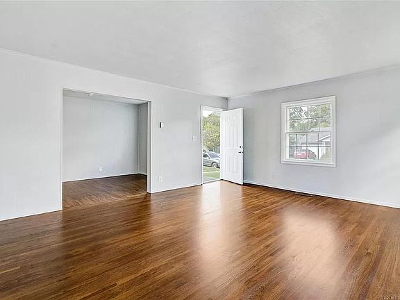 5th image of 2818 E 1st Pl