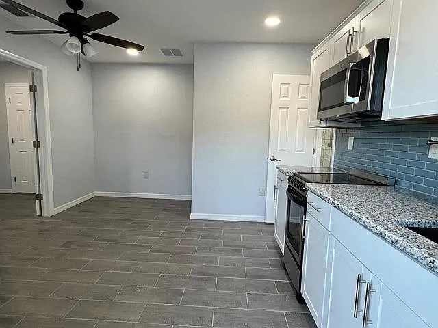 12120 De Leon Dr — Photo 3
