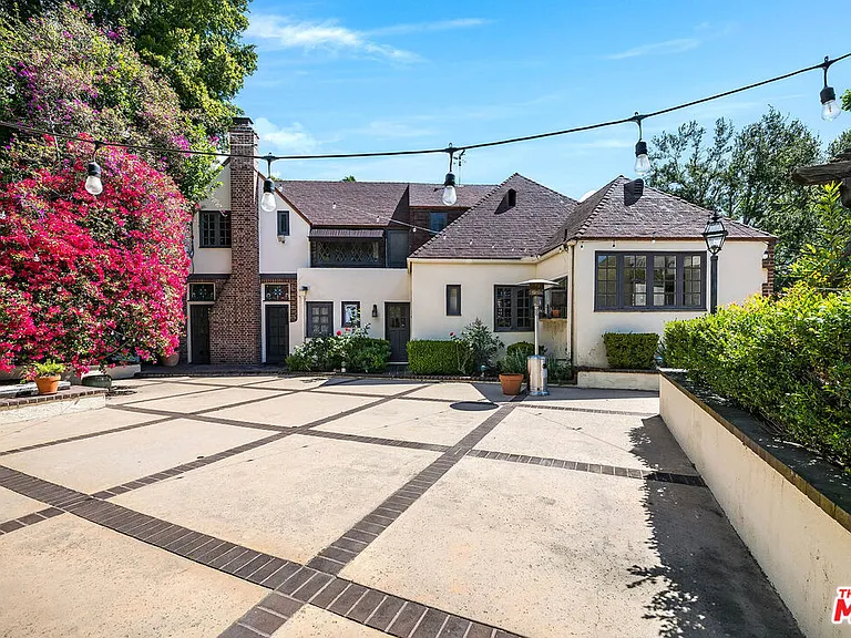 2441 Glendower Ave — Photo 33