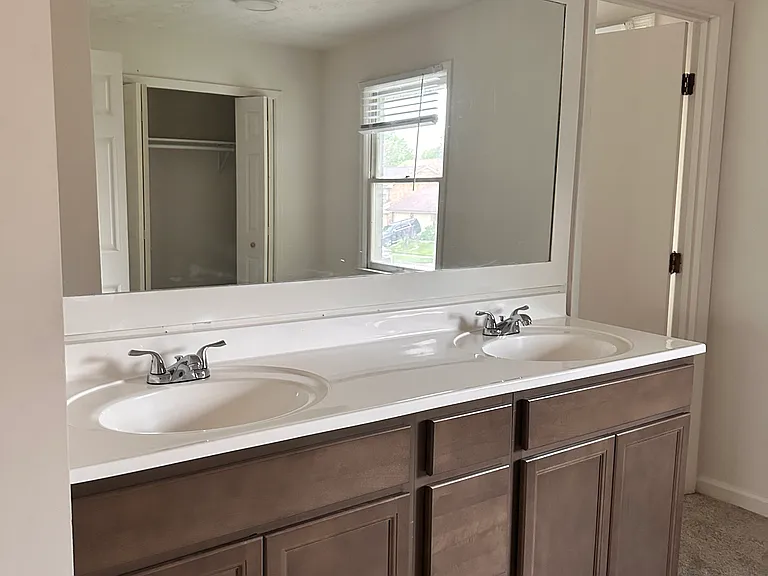 432 Lakebow Ct — Photo 21