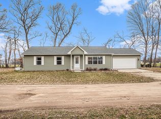 20282 Groveland Ave, Three Rivers, MI 49093