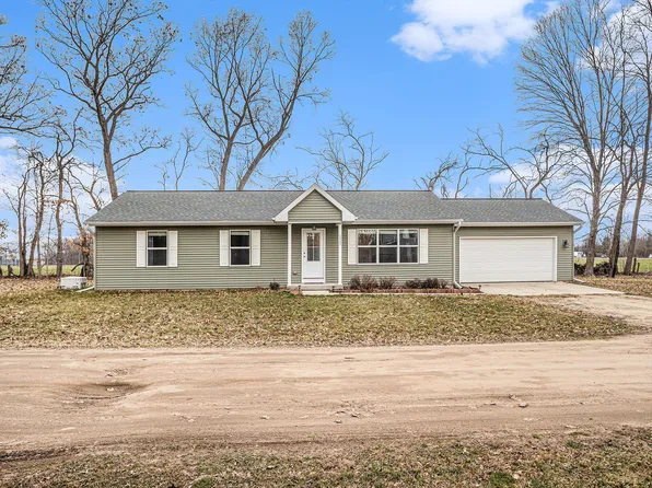 20282 Groveland Ave, Three Rivers, MI 49093