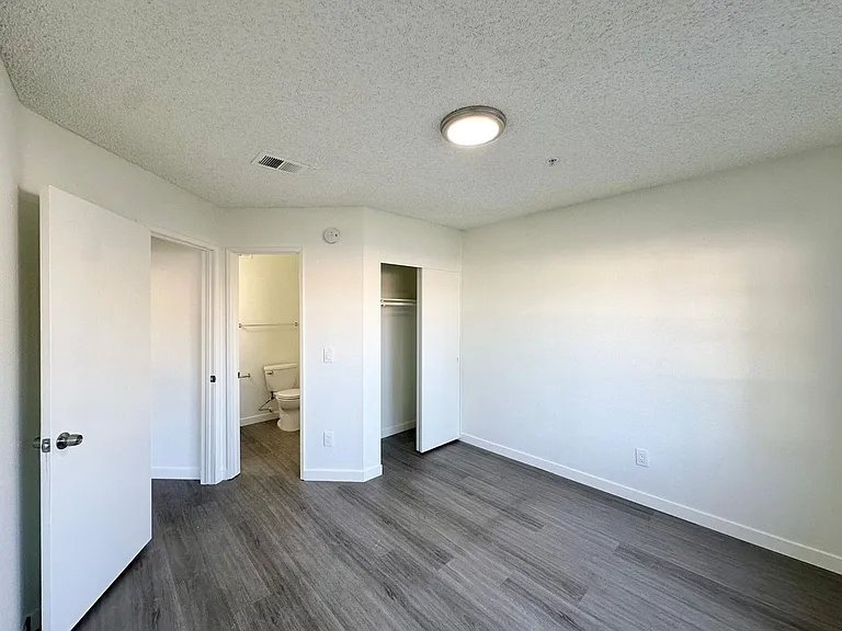Nelson Apartments (Silver Tree Terrace) — Photo 17