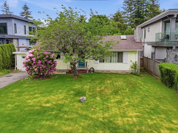1570 Brearley St, White Rock, BC V4B 3M5