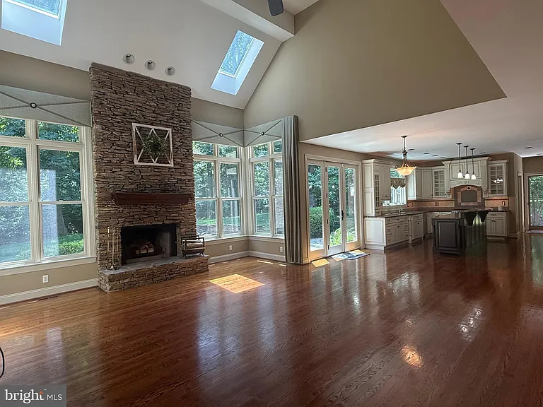 1714 Hickory Hill Rd — Photo 5